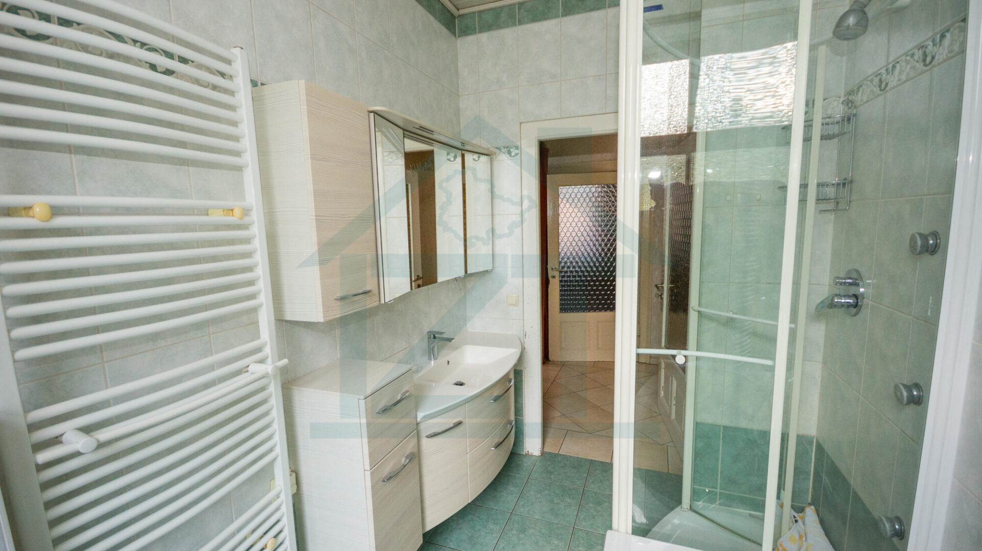 Bad mit Dusche und Wanne EG (WE 1)