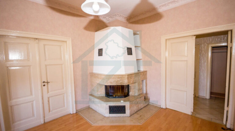 Wohnzimmer mit Kamin EG (WE 1)