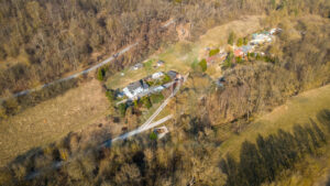 Ansicht Grundstück mit Gebäuden