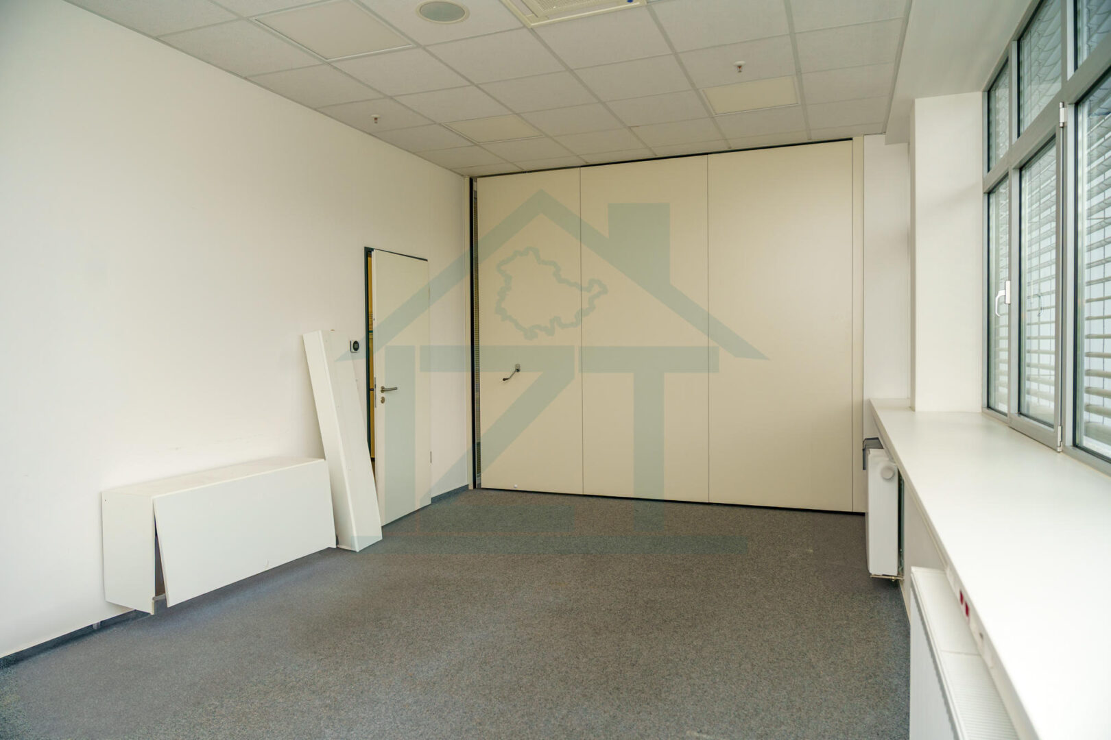 Großes Büro