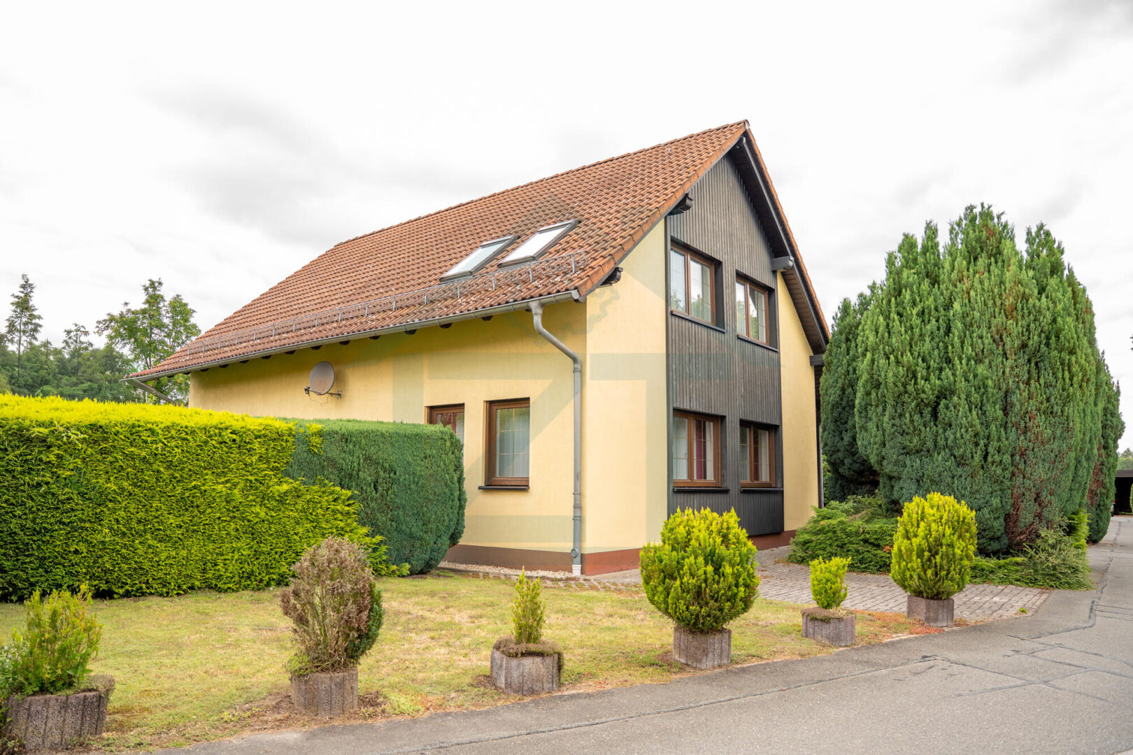 Außenansicht, Straßenseite