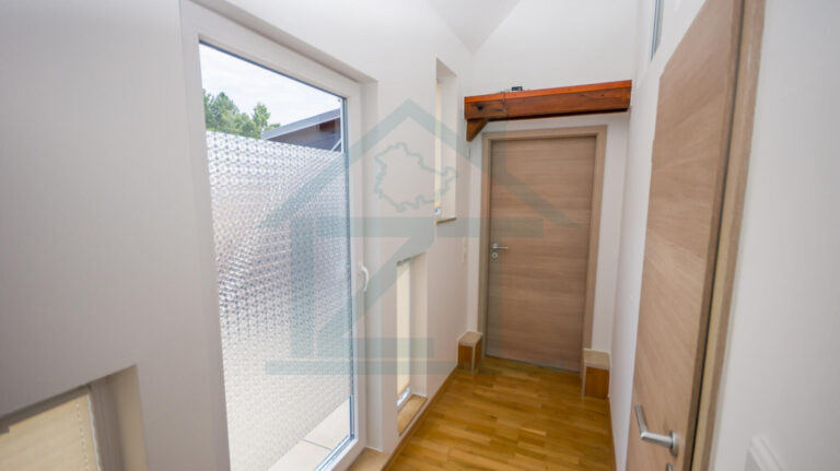 Flur im DG mit Ausgang Terrasse
