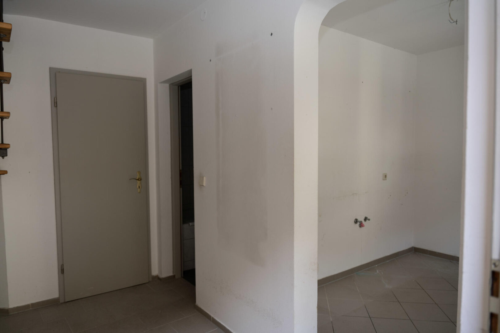 Blick auf Küche und Bad
