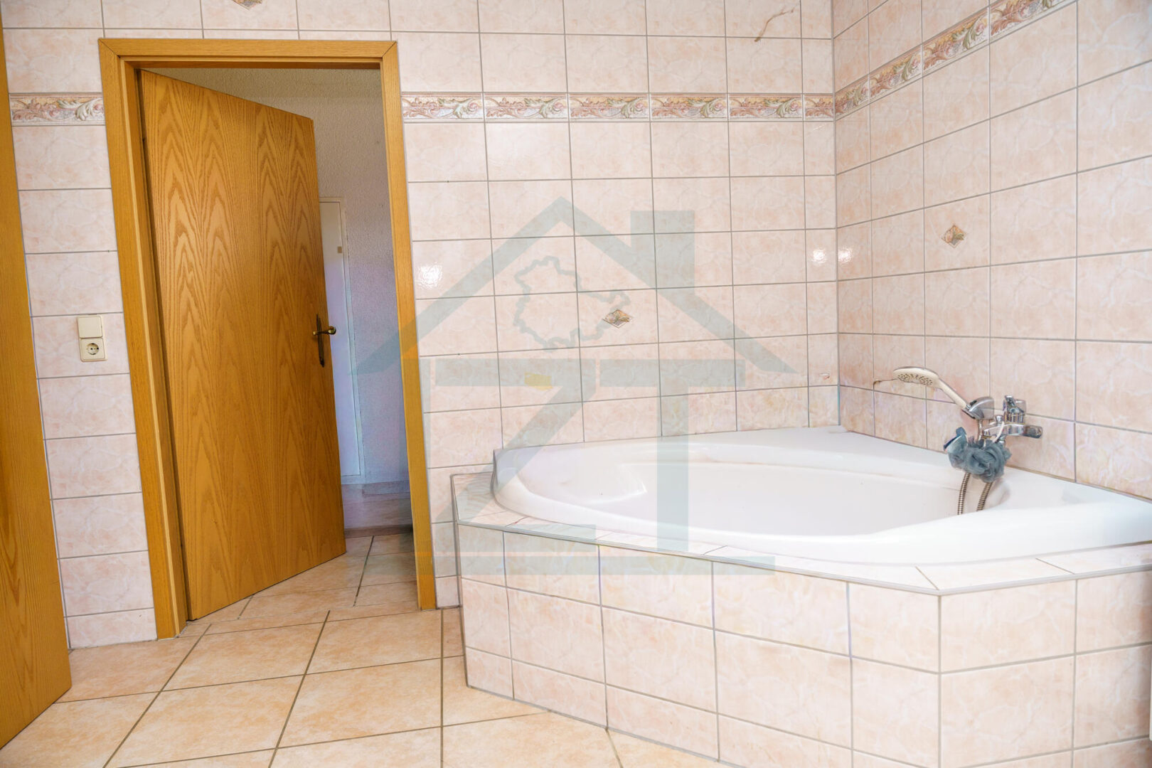 Badezimmer mit zusätzlichem Hauswirtschaftsraum