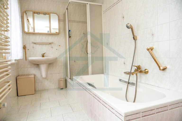Badezimmer, OG, Haus 2