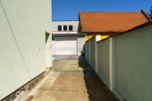Einfahrt Garage