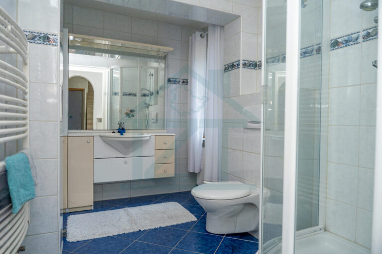 Badezimmer, EG, Haus 1