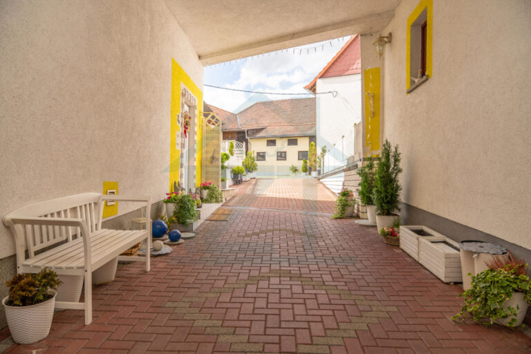 Torhaus unter Haus 1