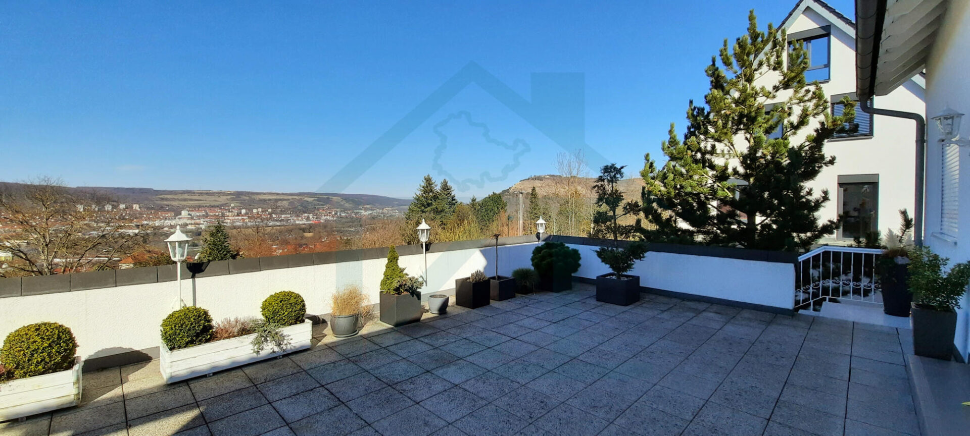 Terrasse/Eingang zur Wohnung