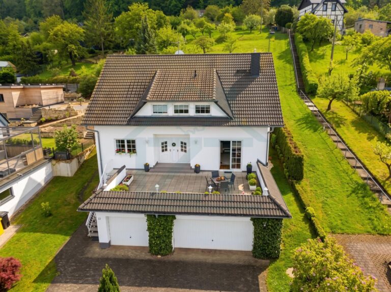 Außenansicht mit Drohne