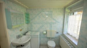 Haupthaus Bad mit Dusche und Wanne EG